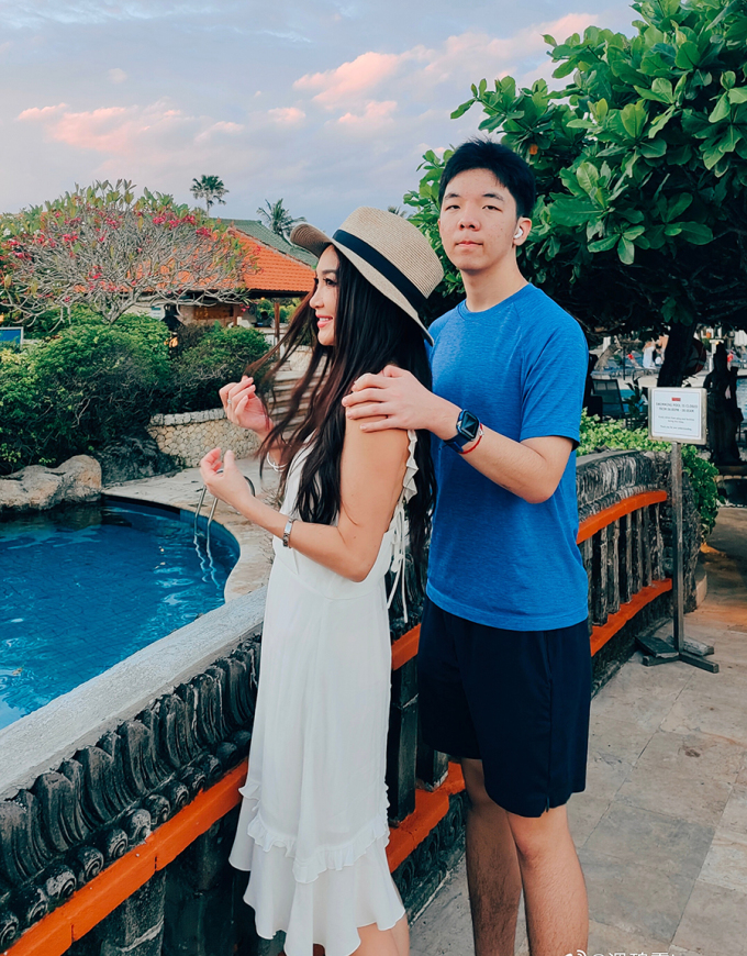 Ôn Bích Hà và con trai Hà Quốc Luân. Ảnh: Weibo/Wen Bixia