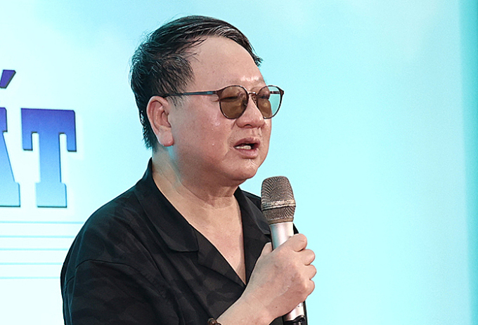 Thiếu tướng, nhạc sĩ Nguyễn Đức Trịnh (giữa), chủ tịch Hội Nhạc sĩ Việt Nam, tại lễ phát động cuộc thi sáng tác âm nhạc chủ đề Bài ca thống nhất, sáng 14/6. Ảnh: Duy Dương